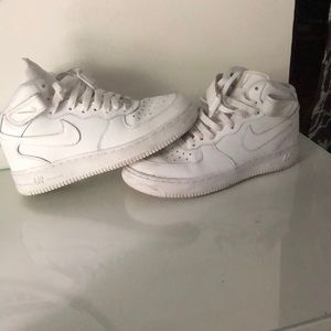 Nike Air Force 1s hightail